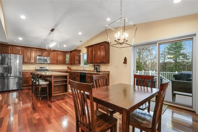 4008 Crestwood Dr gallery image 28