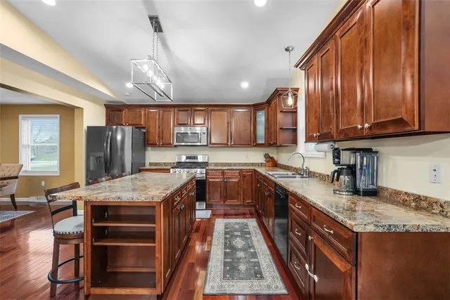 4008 Crestwood Dr gallery image 29