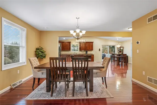 4008 Crestwood Dr gallery image 36