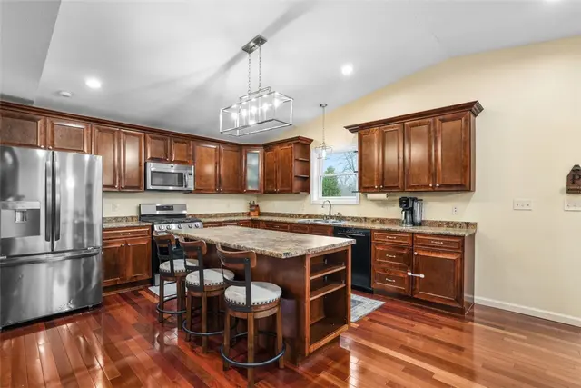4008 Crestwood Dr gallery image 37