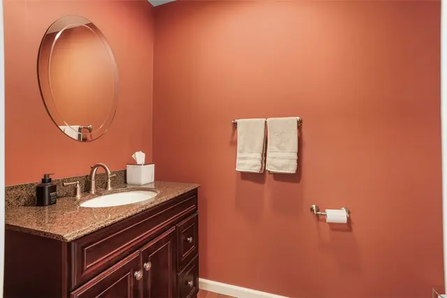 4008 Crestwood Dr gallery image 43