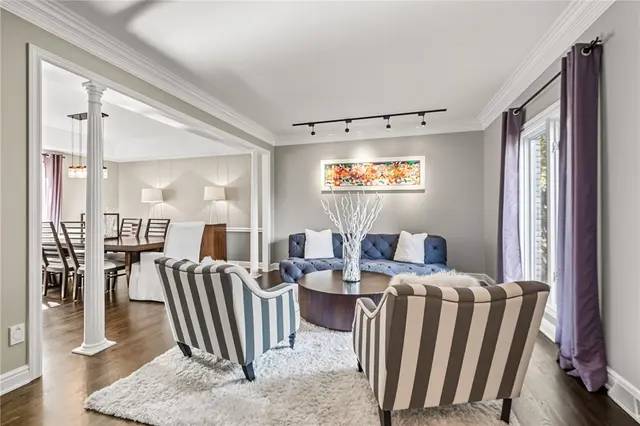 401 Acorn Ct gallery image 3