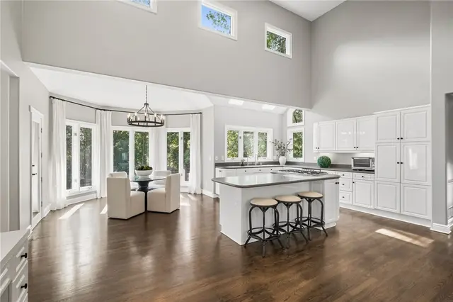 401 Acorn Ct gallery image 5