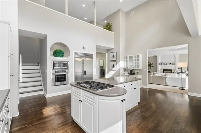 401 Acorn Ct gallery image 7