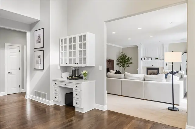 401 Acorn Ct gallery image 8