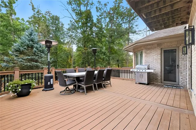401 Acorn Ct gallery image 16