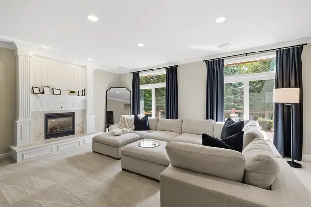 401 Acorn Ct gallery image 18