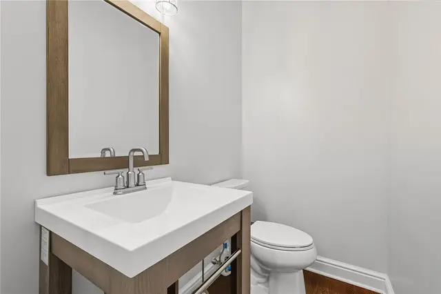 401 Acorn Ct gallery image 21