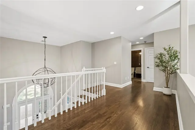 401 Acorn Ct gallery image 24