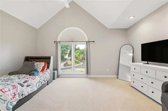 401 Acorn Ct gallery image 32