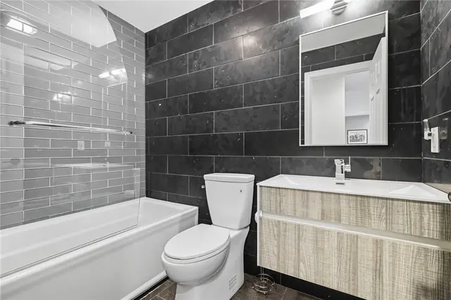 401 Acorn Ct gallery image 33