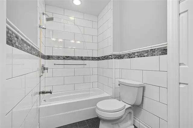 401 Acorn Ct gallery image 35