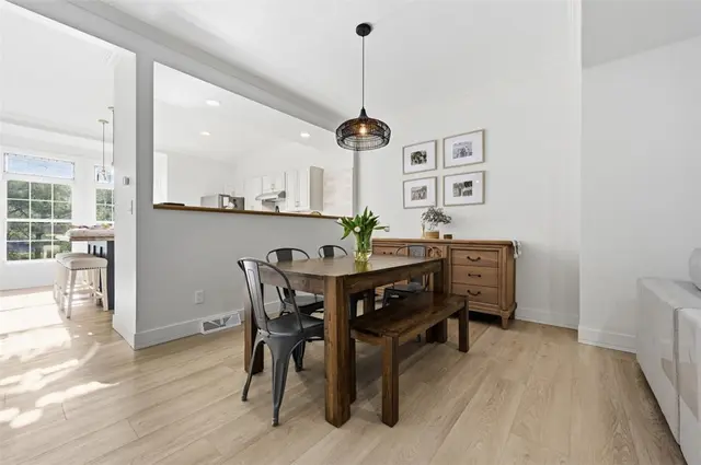 402 Beech St gallery image 23