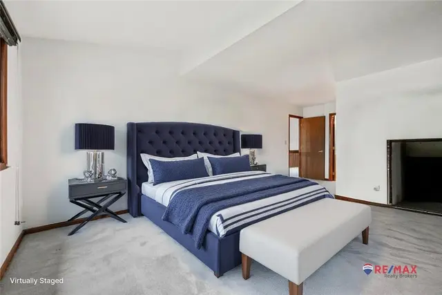 402 Forest Edge Ct gallery image 2