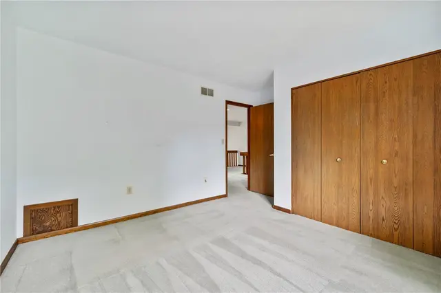 402 Forest Edge Ct gallery image 4