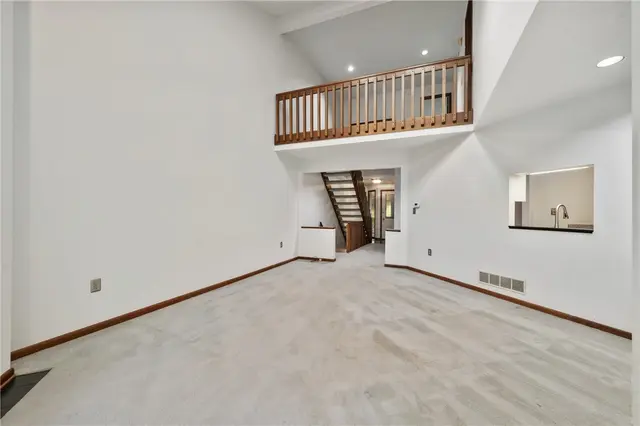 402 Forest Edge Ct gallery image 5