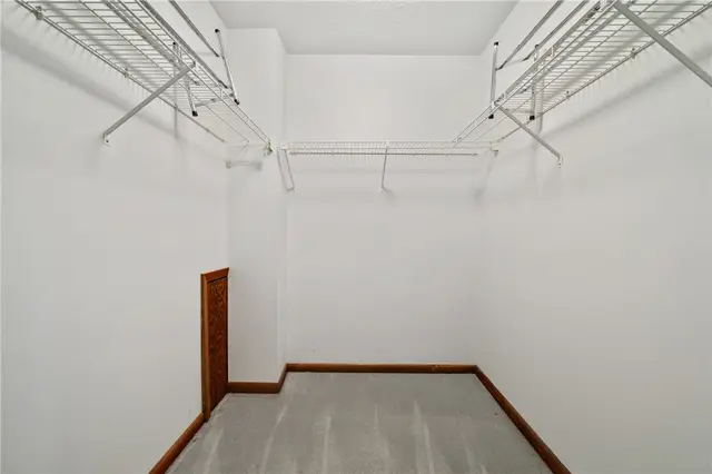 402 Forest Edge Ct gallery image 6