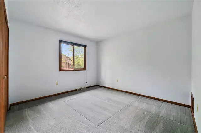 402 Forest Edge Ct gallery image 9