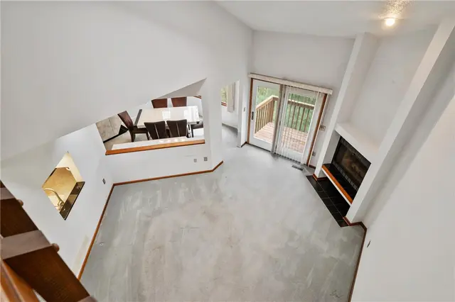402 Forest Edge Ct gallery image 11