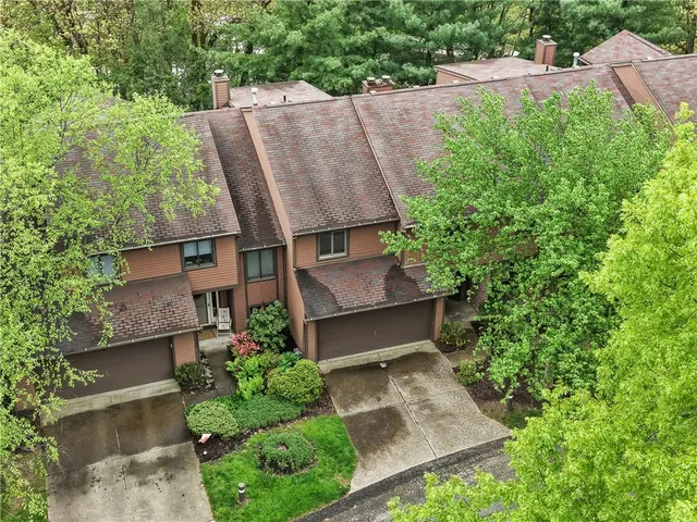 402 Forest Edge Ct gallery image 15