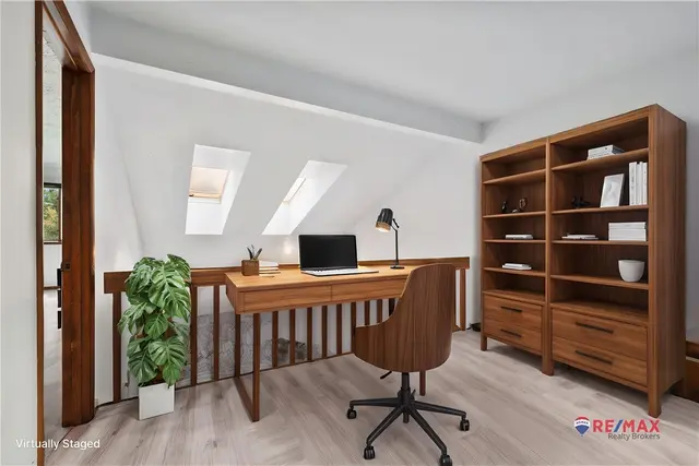 402 Forest Edge Ct gallery image 18