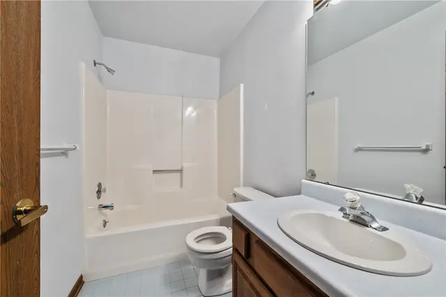 402 Forest Edge Ct gallery image 19