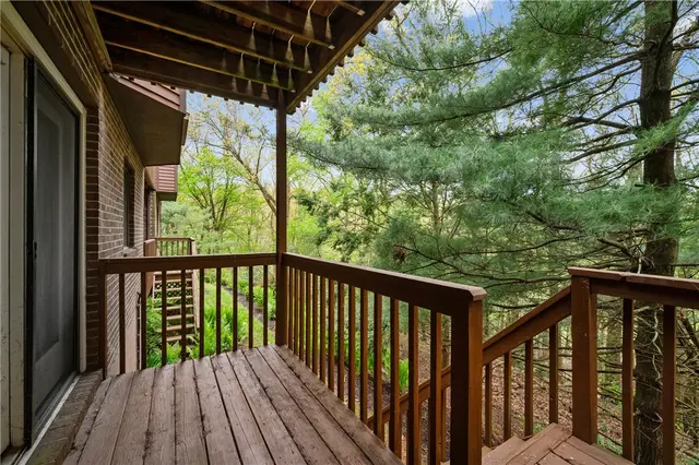 402 Forest Edge Ct gallery image 20