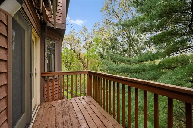 402 Forest Edge Ct gallery image 26