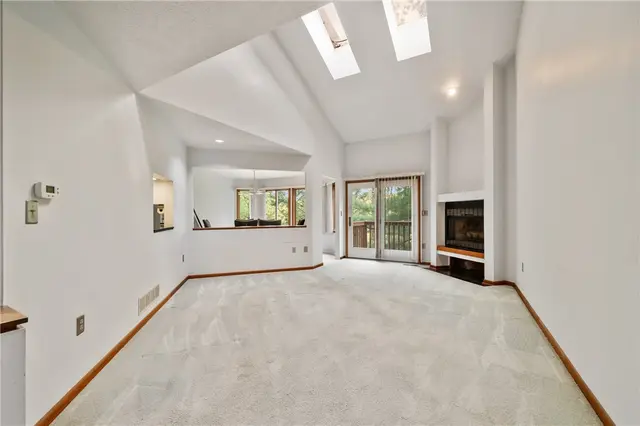 402 Forest Edge Ct gallery image 27