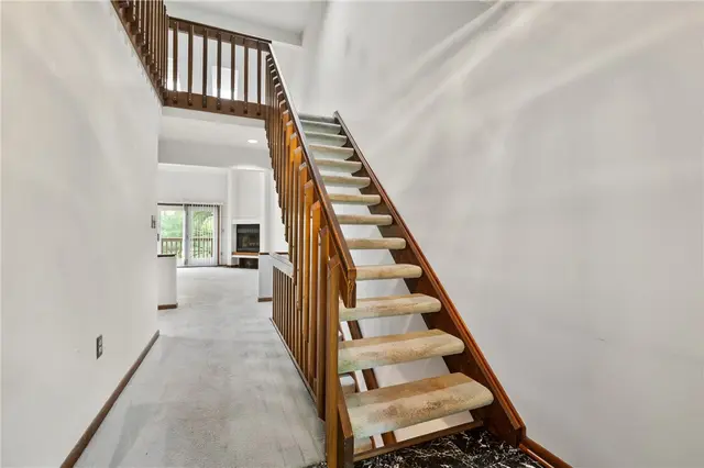402 Forest Edge Ct gallery image 28