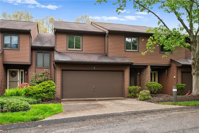 402 Forest Edge Ct gallery image 29