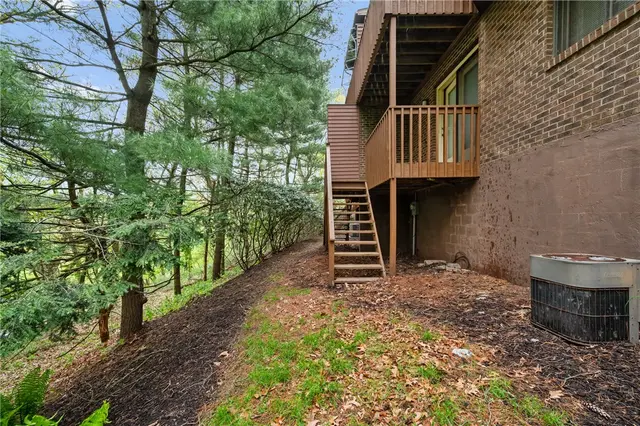 402 Forest Edge Ct gallery image 32