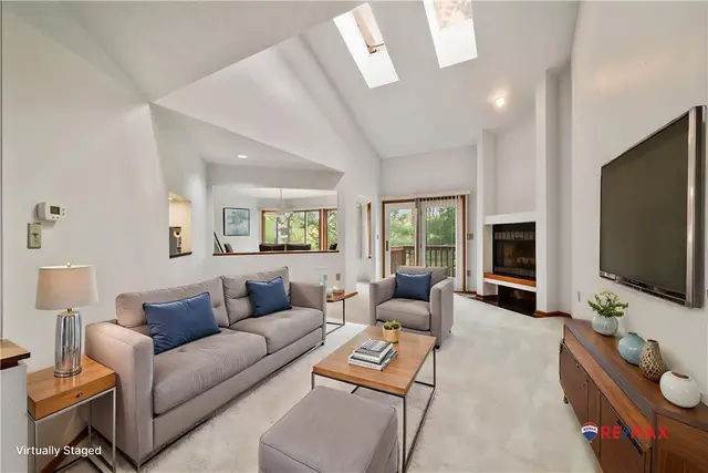 402 Forest Edge Ct