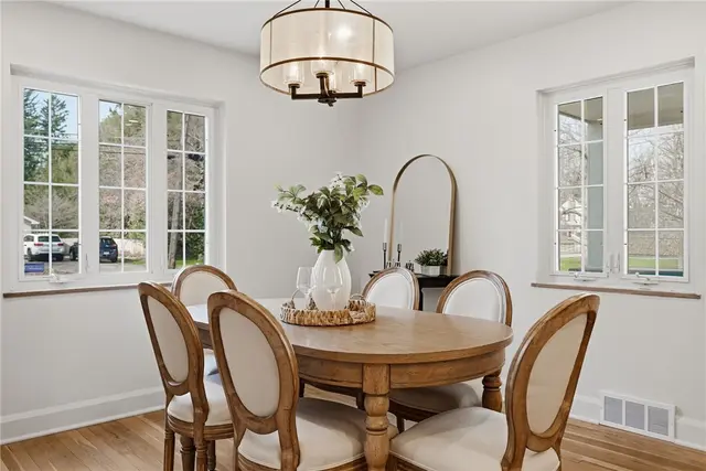 402 Meadow Ln gallery image 4
