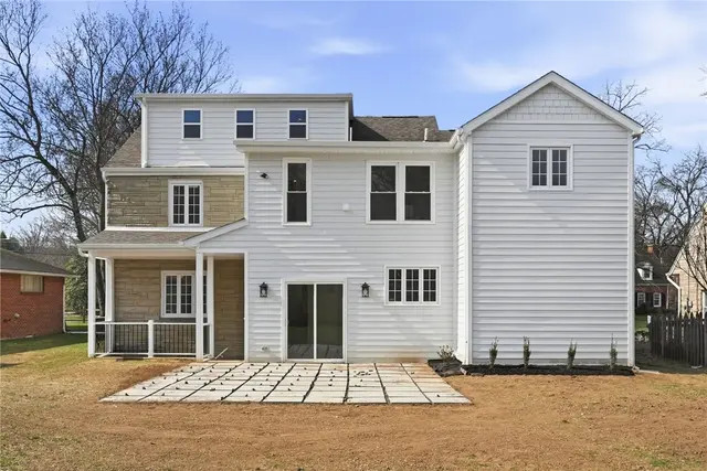 402 Meadow Ln gallery image 10