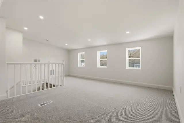 402 Meadow Ln gallery image 11