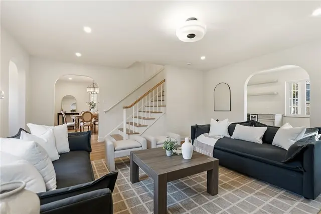 402 Meadow Ln gallery image 12