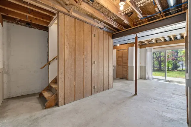 402 Monmouth Dr gallery image 22
