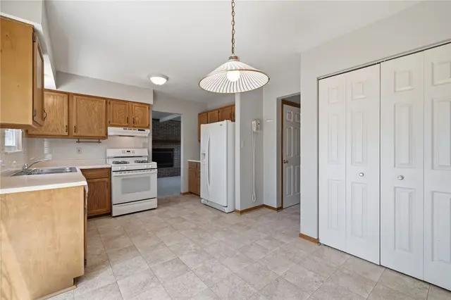 402 Monmouth Dr gallery image 36