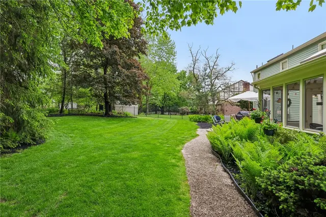 4024 Gwynedd DRIVE gallery image 24