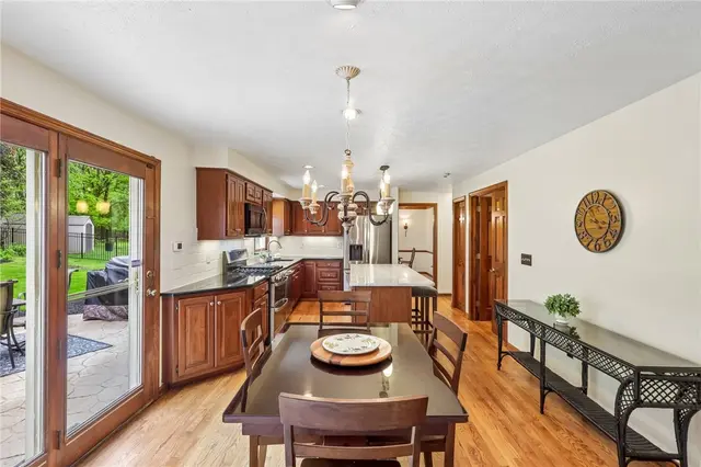 4024 Gwynedd DRIVE gallery image 27