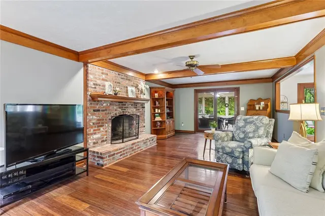4024 Gwynedd DRIVE gallery image 40