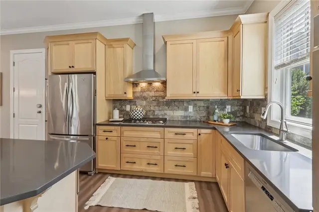 403 Cayuga Cir gallery image 5