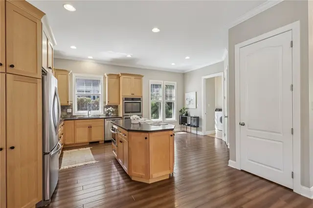 403 Cayuga Cir gallery image 11