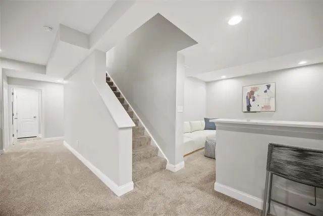 403 Cayuga Cir gallery image 18