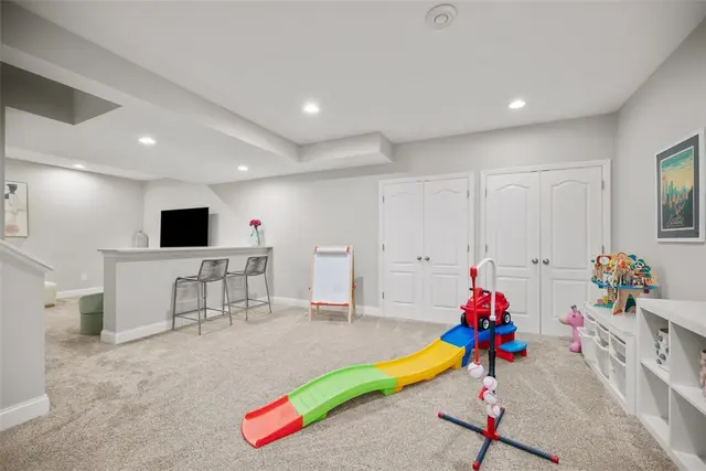 403 Cayuga Cir gallery image 32
