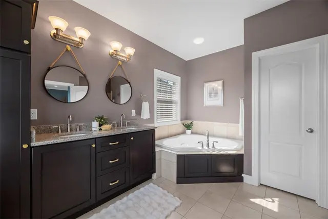 403 Cayuga Cir gallery image 1
