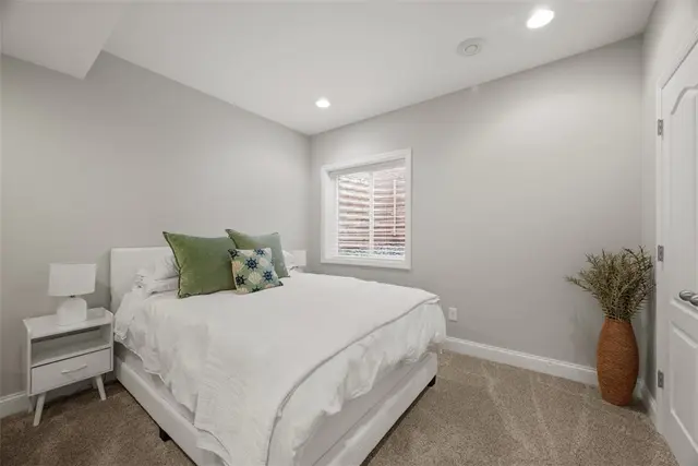 403 Cayuga Cir gallery image 2