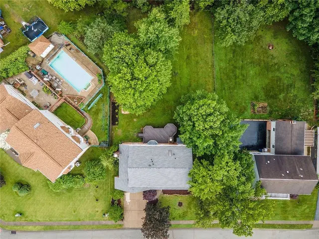 403 Lundy Court gallery image 16