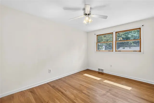403 Sunderland Dr gallery image 15